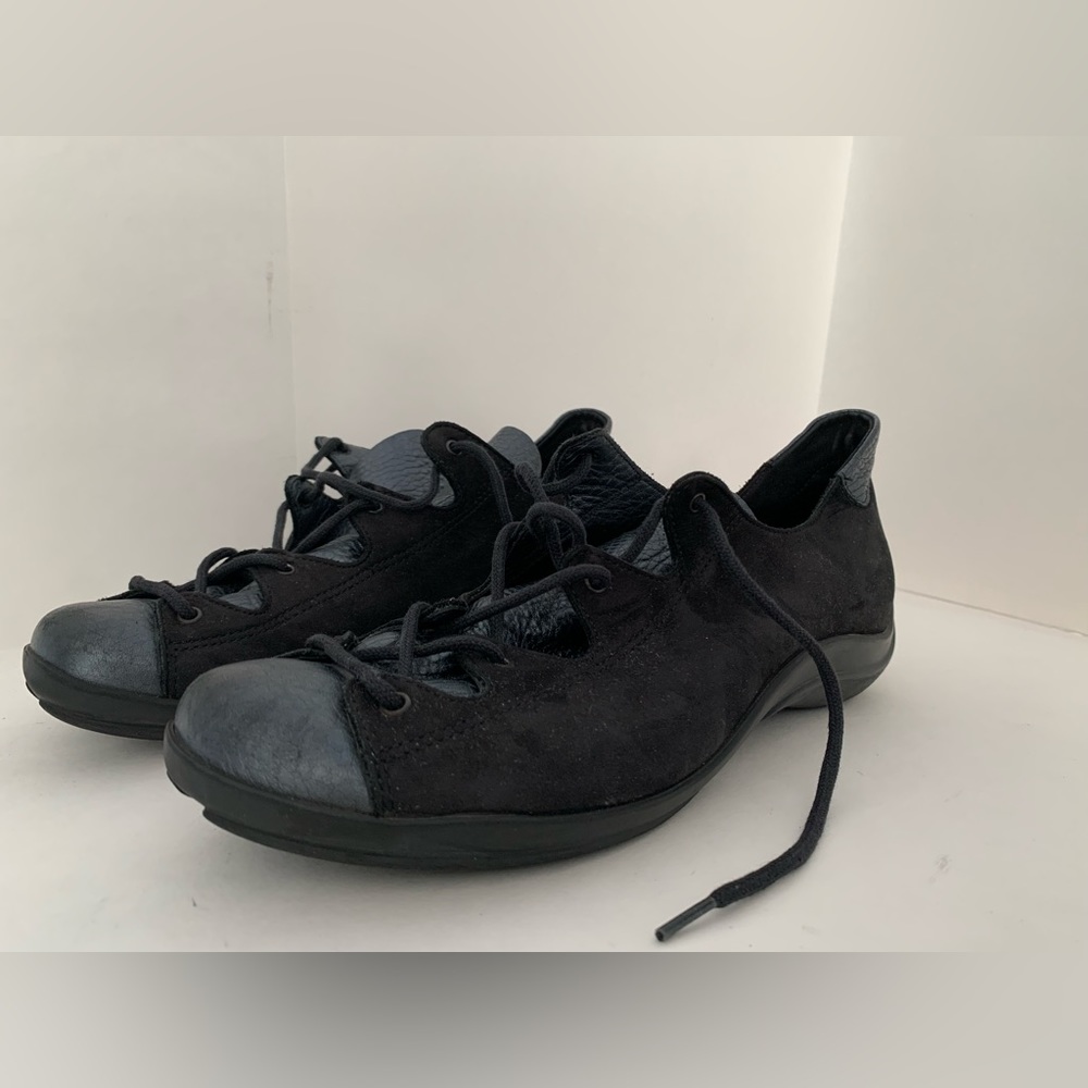 Arche shoes size EUR 39/US 8.5 black. Barely worn, like new.